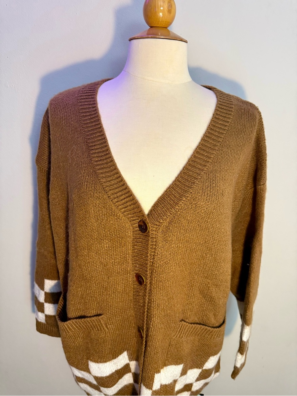 Women’s Knitted Brown & White Checkered Button Down Cardigan Size Large - Picture 6 of 7